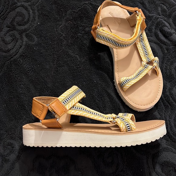 Universal Thread Shoes - Cute womens sandals